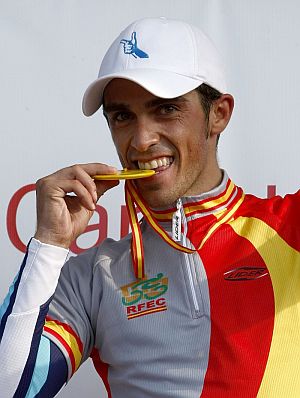 Alberto Contador, en el podio del Campeonato de Espaa. (Foto: EFE)