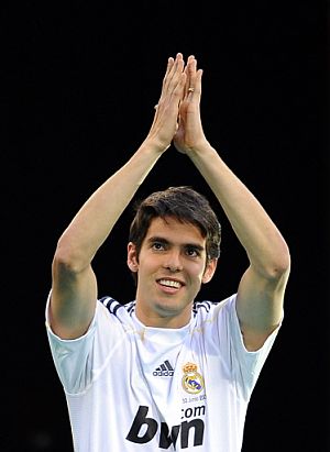 Kaká, durante su presentación en el Santiago Bernabéu. (Foto: EFE)
