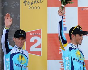 Armstrong y Contador, en el podio de Montpellier. (Foto. AFP)