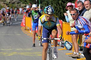 Contador, en pleno ataque en Arcals. (AFP)