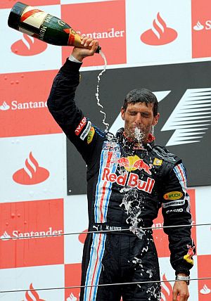 Mark Webber, exultante en el podio de Nurburgring. (Foto: EFE)