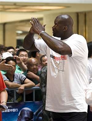 Shaquille, nuevo compañero de LeBron, de gira por China. (Foto: AFP)