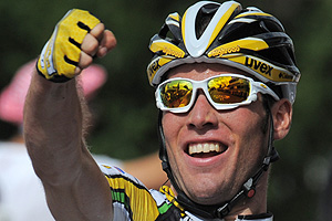 Cavendish celebra su cuarta victoria, segunda consecutiva, en esta edicin del Tour. (Foto: AFP)