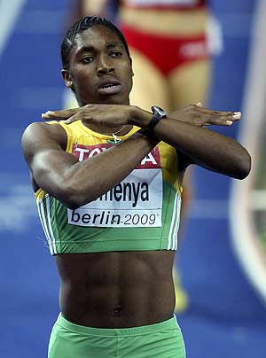 Semenya, tras vencer en la final de los 800 metros. (Foto: EFE)