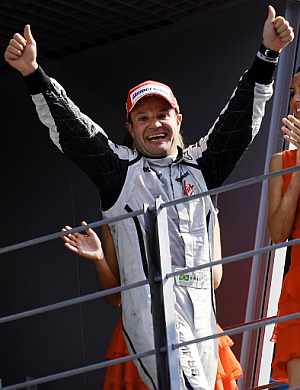 Rubens Barrichello celebra su victoria en Italia, (AFP)