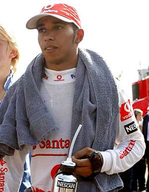 Hamilton, contrariado tras su error en Monza. (EFE)