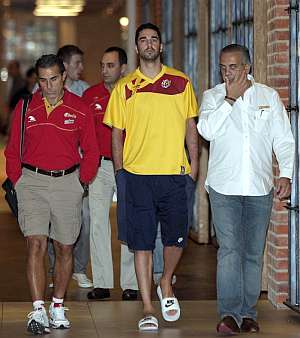 Scariolo, Navarro y Sáez, antes de la rueda de prensa. (Foto: EFE)