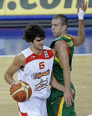 Ricky Rubio, en un partido del Eurobasket. (Foto: EFE)