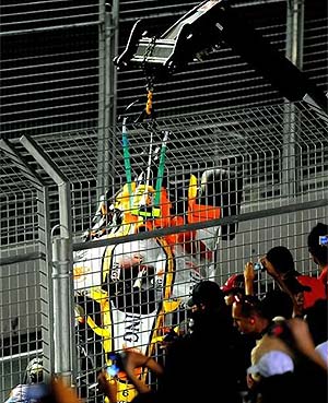 El coche de Piquet, sacado por la gra en el GP de Singapur 2008. (Foto: AP)