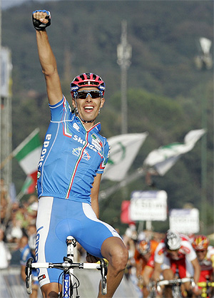 Alessandro Ballan, celebrando su triunfo en el pasado mundial de Verona. (Foto: AP)