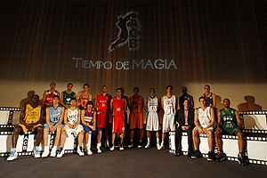 Una estrella por cada equipo durante la presentacin de la temporada 2009-2010 de la ACB. (Foto: ACB Media)