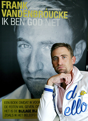 Frank Vandenboucke durante la presentacin de su libro autobiogrfico. (Foto: AFP)