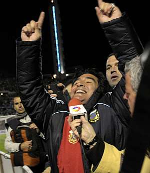 Maradona, tras ganar a Uruguay. (Foto: EFE)
