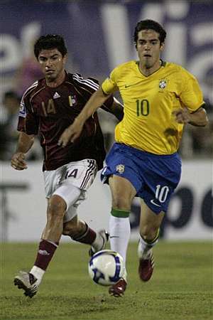Kak, en el partido con Brasil. (Foto: AP)