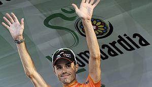 Samuel Snchez, en el podio del 103 Giro de Lombarda. (AFP)