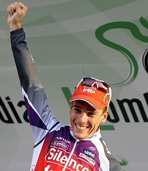 Philippe Gilbert, en el podio del Giro de Lombarda. (AFP)