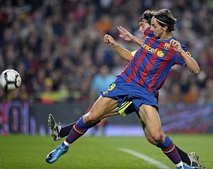 As marc Ibrahimovic el cuarto gol del Barcelona, a pase de Keita. (AFP)