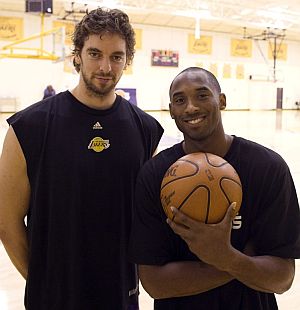 Pau Gasol y Kobe Bryant. (Foto: EFE)