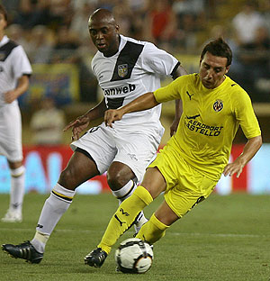 Cazorla, durante un partido con el Villarreal. (FOTO: EFE)