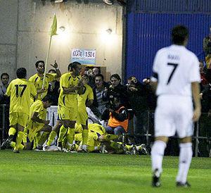 Los jugadores del Alcorcón celebrando un gol. (Foto: EFE)