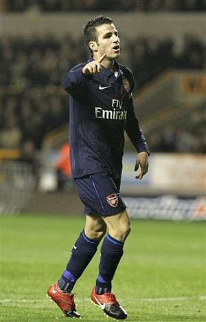 Cesc celebra su gol, el tercero del Arsenal. (EFE)