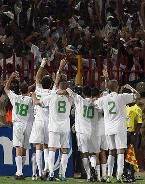 Celebracin argelina del 1-0. (Foto: REUTERS)