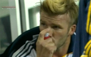 David Beckham, con el inhalador. (Foto: SPLASH NEWS)