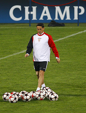 Manolo Jimnez en un entrenamiento con el Sevilla. (Foto: REUTERS)
