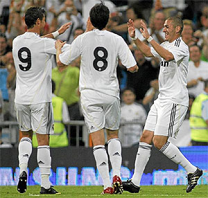 Cristiano Ronaldo, Kak y Benzema celebran un tanto del francs. (Foto: A. Heredia)