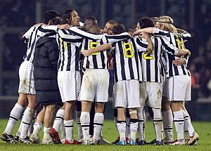 Los jugadores de la Juventus celebran el triunfo del sbado ante el Inter. (Foto: AP)