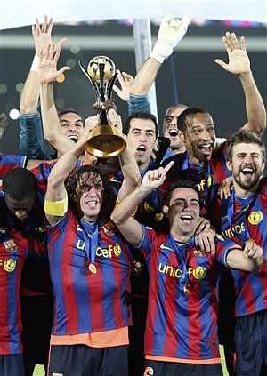 Los jugadores del Barcelona celebran su victoria en el Mundial de Clubes. (AFP)
