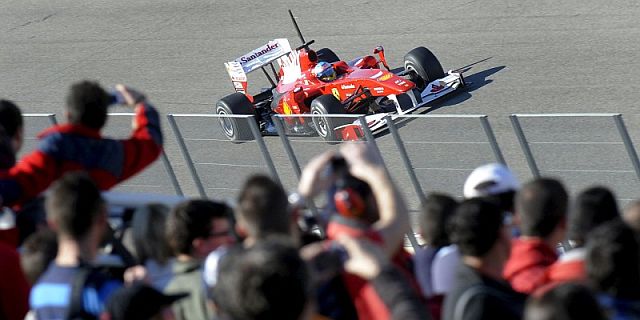 Fernando Alonso, durante su estreno con Ferrari en Cheste. | Efe