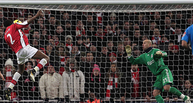 Diaby remata a gol delante de Reina. (AFP)