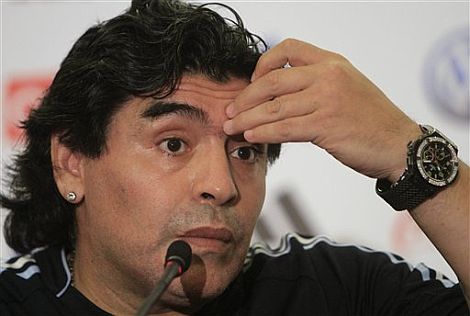 Maradona, en rueda de prensa. | Efe
