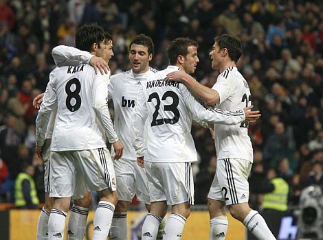 Los jugadores del Madrid celebran uno de los goles ante el Villarreal. | Efe
