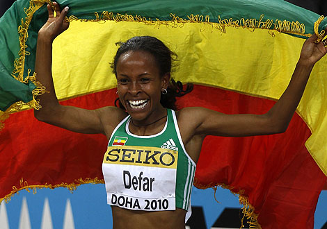 La atleta etope Meseret Defar celebra la victoria en la prueba de 3000 m. | Afp