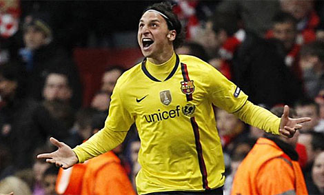 Ibrahimovic celebra uno de los dos goles que marc al Arsenal. | Reuters