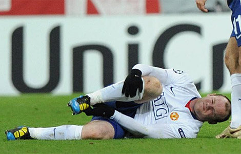 Wayne Rooney en el momento de la lesin. | Ap.