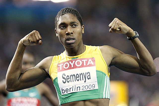 Caster Semenya celebra la medalla de oro en los Mundiales de Berln el verano pasado. (Foto: AP)