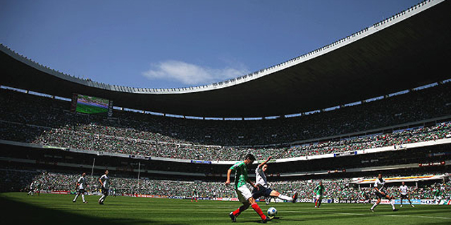 Imagen del México-EEUU(2-1) que se disputó el año pasado en el Estadio Azteca.| AP