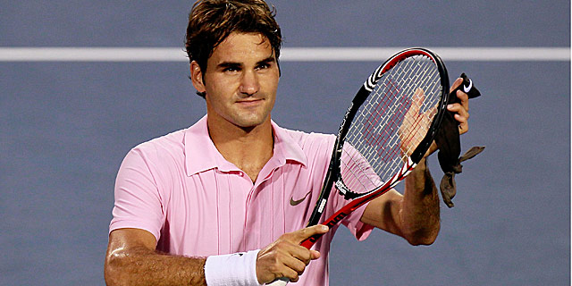 Federer agradece el apoyo del pblico tras derrotar a Baghdatis. | Afp