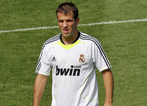 Van der Vaart, en una entrenamiento del Real Madrid. | Efe