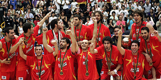 Los jugadores de Espaa celebran el Mundial de 2006. | Ap