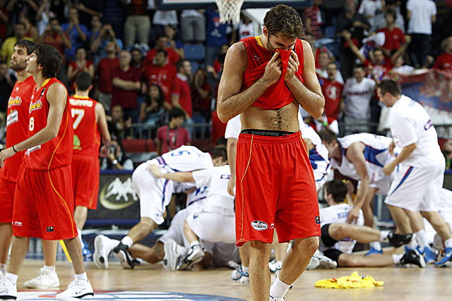 Rudy se lamenta tras perder ante Serbia. (Foto: Reuters)