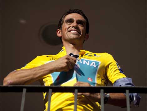 Alberto Contador celebra el Tour en Pinto, su localidad natal. | EL MUNDO