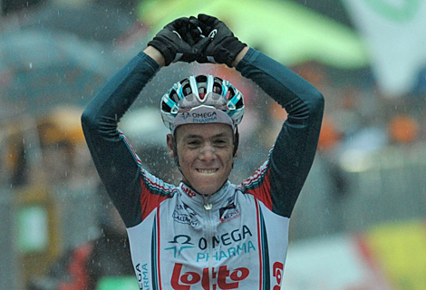 Philippe Gilbert celebra su nuevo triunfo en el Giro de Lombarda. (Afp)