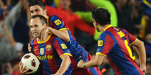 Iniesta, Villa y Xavi celebran el gol del empate. | Afp