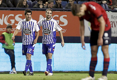 Sal (i) y Pablo lvarez, celebran el gol del empate deportivista. (Efe)