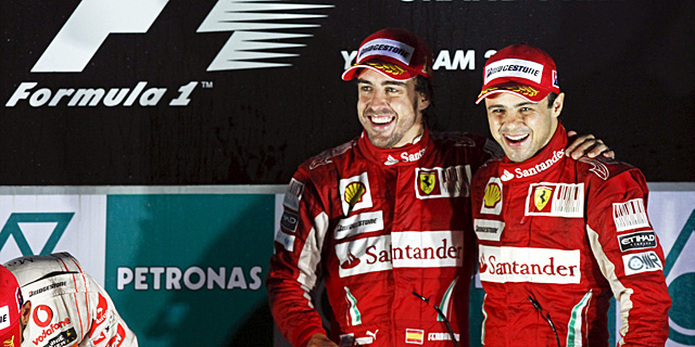 Fernando Alonso (izq.) y Felipe Massa, en el podio del GP de Corea del Sur. | Efe