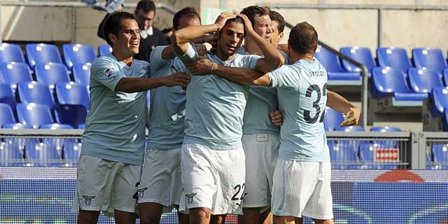 Los jugadores del Lazio celebran uno de los tantos conseguidos en el presente campeonato. Foto: Efe